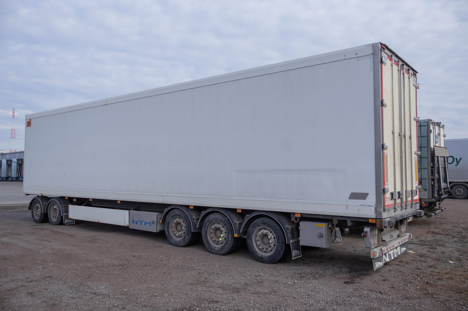 NTM  täysperävaunu – Thermo King kylmäkone( WWM-449).MPT-Jakelu Oy konkurssipesä (2680888-4)