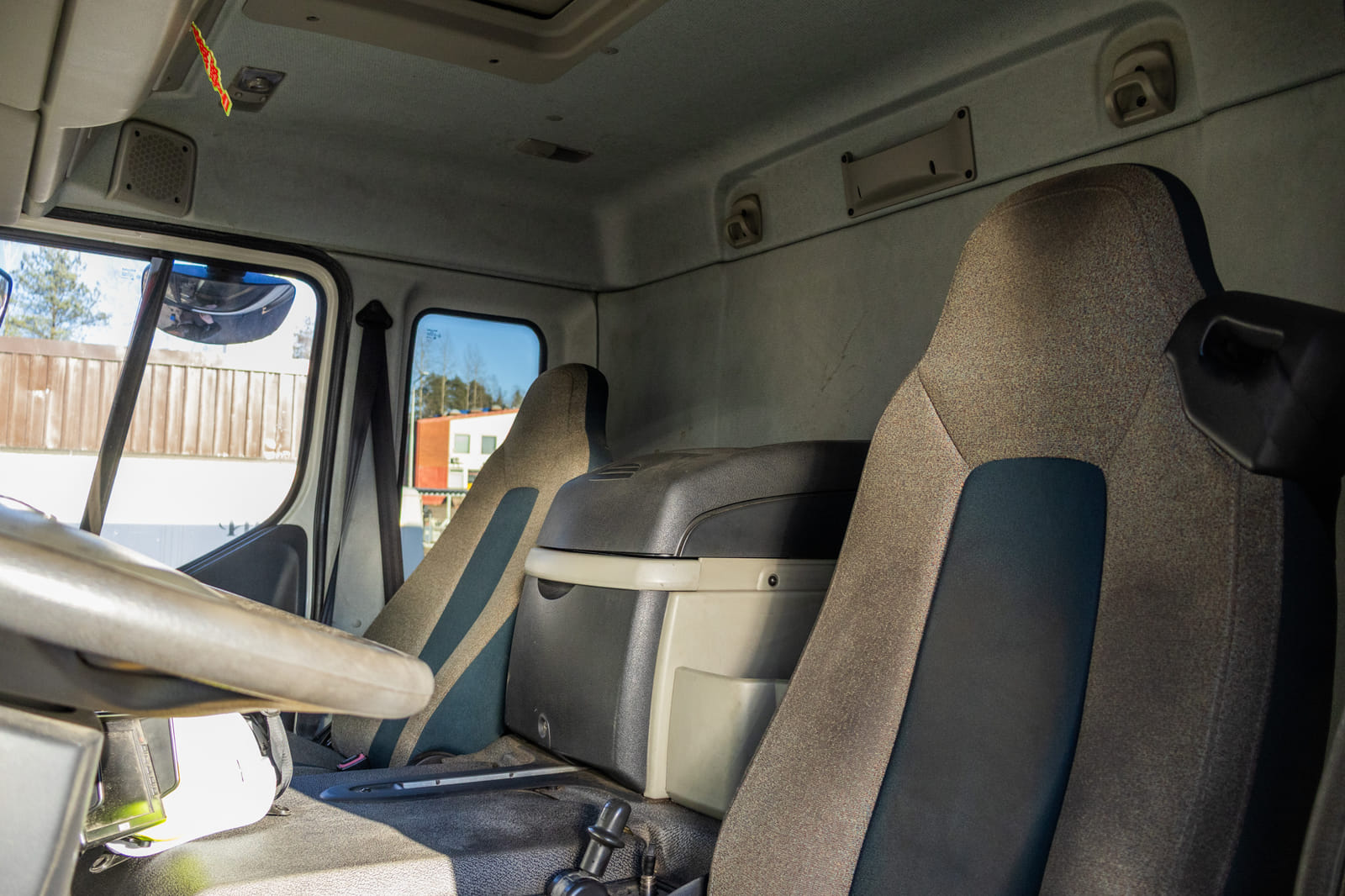 Volvo FE 42 R-D8 (ENB-426). MPT-Jakelu Oy konkurssipesä (2680888-4)