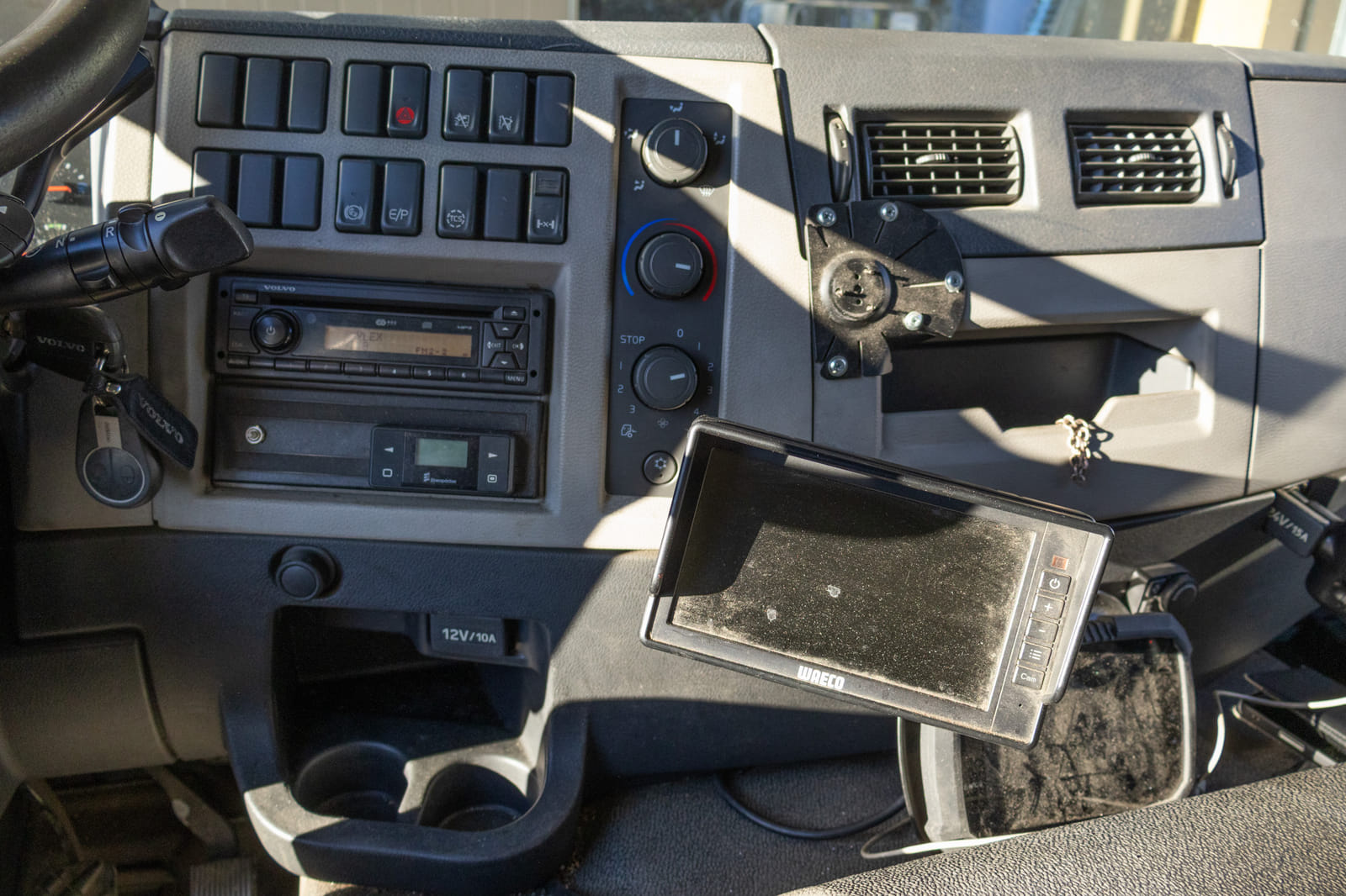 Volvo FE 42 R-D8 (ENB-426). MPT-Jakelu Oy konkurssipesä (2680888-4)