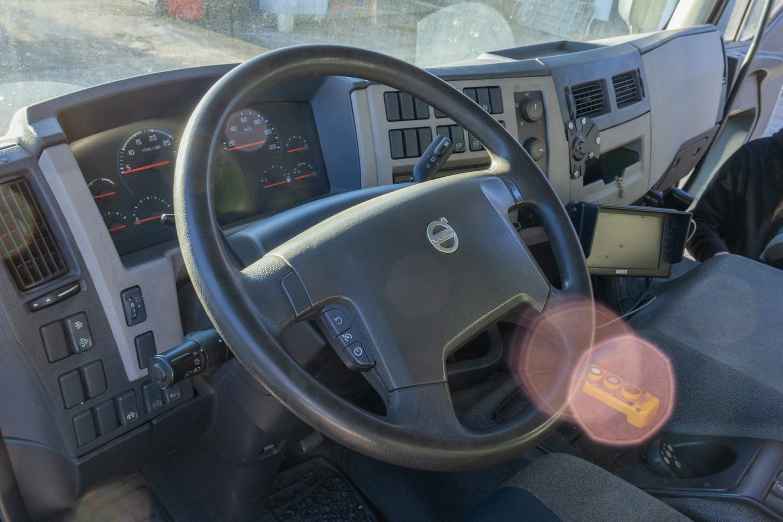 Volvo FE 42 R-D8 (ENB-426). MPT-Jakelu Oy konkurssipesä (2680888-4)