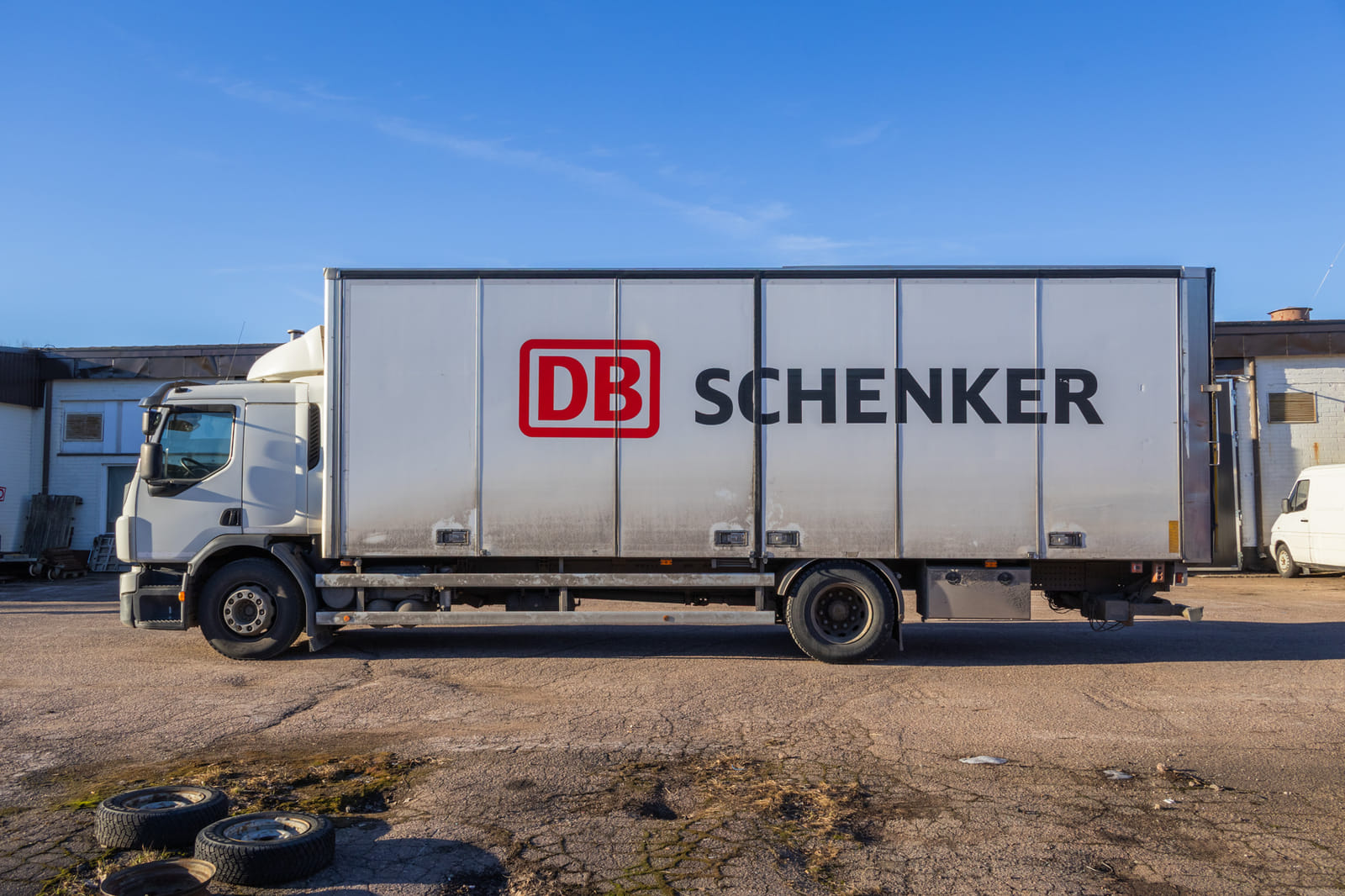 Volvo FE 42 R-D8 (ENB-426). MPT-Jakelu Oy konkurssipesä (2680888-4)