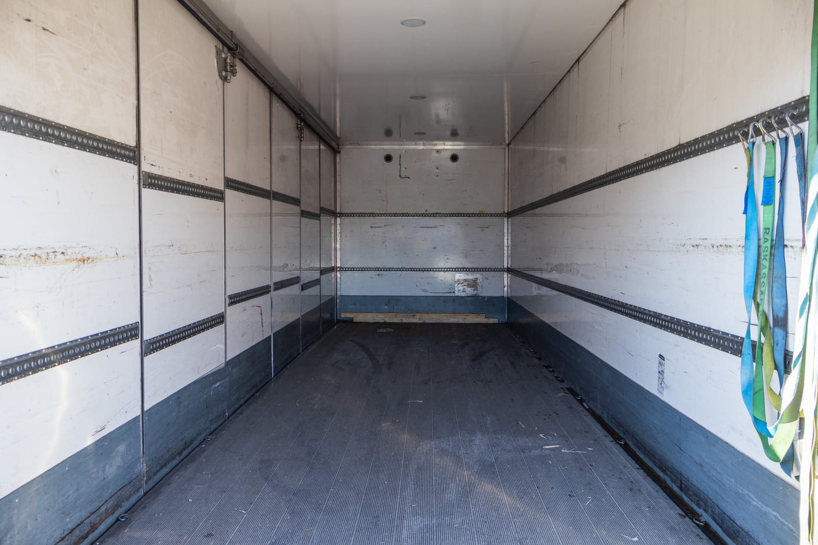 Volvo FE 42 R-D8 (ENB-426). MPT-Jakelu Oy konkurssipesä (2680888-4)