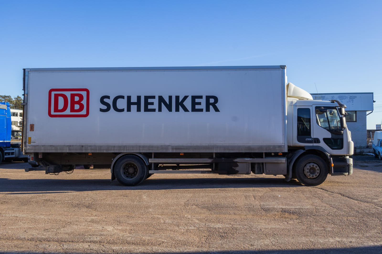 Volvo FE 42 R-D8 (ENB-426). MPT-Jakelu Oy konkurssipesä (2680888-4)