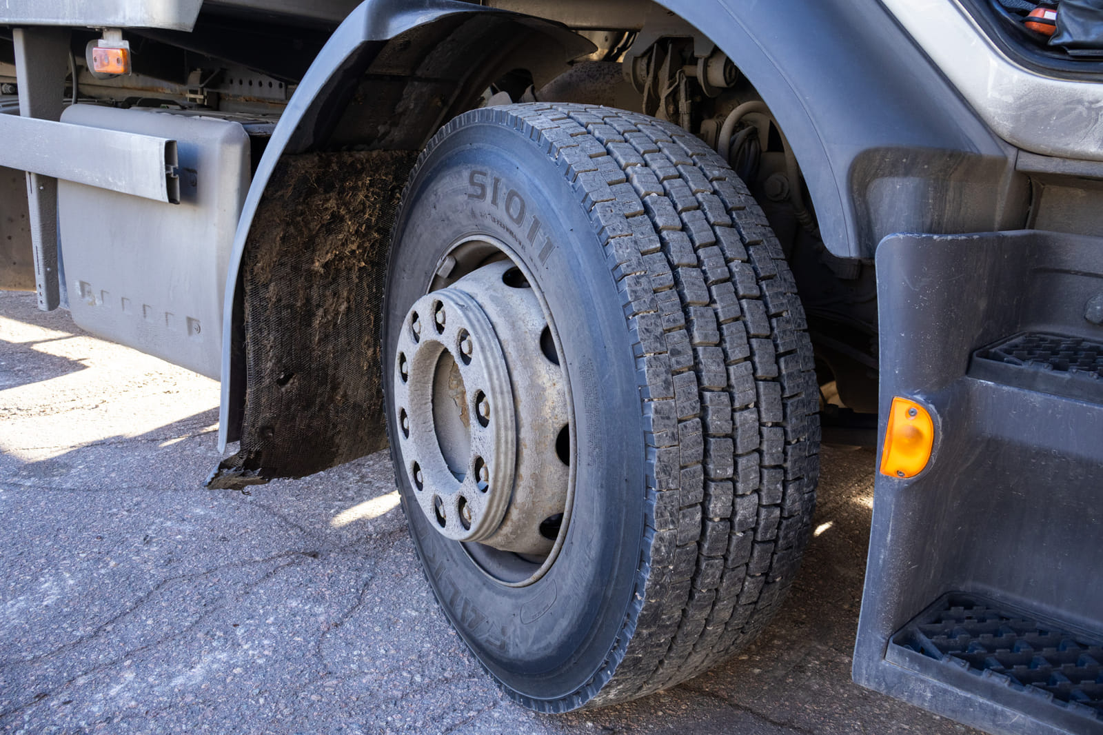 Volvo FE 42 R-D8 (ENB-426). MPT-Jakelu Oy konkurssipesä (2680888-4)