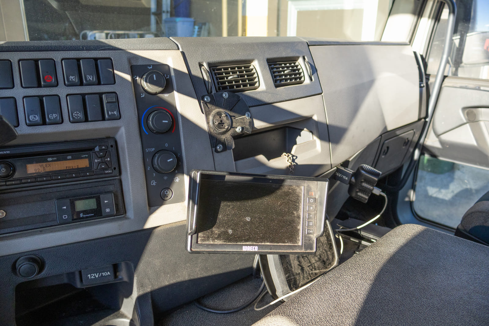 Volvo FE 42 R-D8 (ENB-426). MPT-Jakelu Oy konkurssipesä (2680888-4)