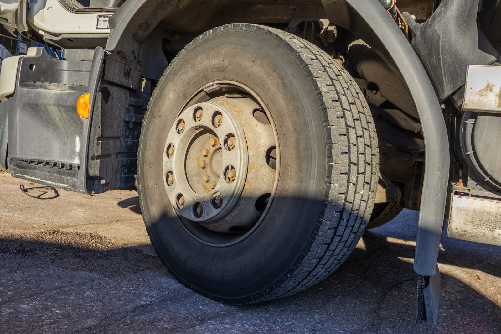 Volvo FE 42 R-D8 (ENB-426). MPT-Jakelu Oy konkurssipesä (2680888-4)