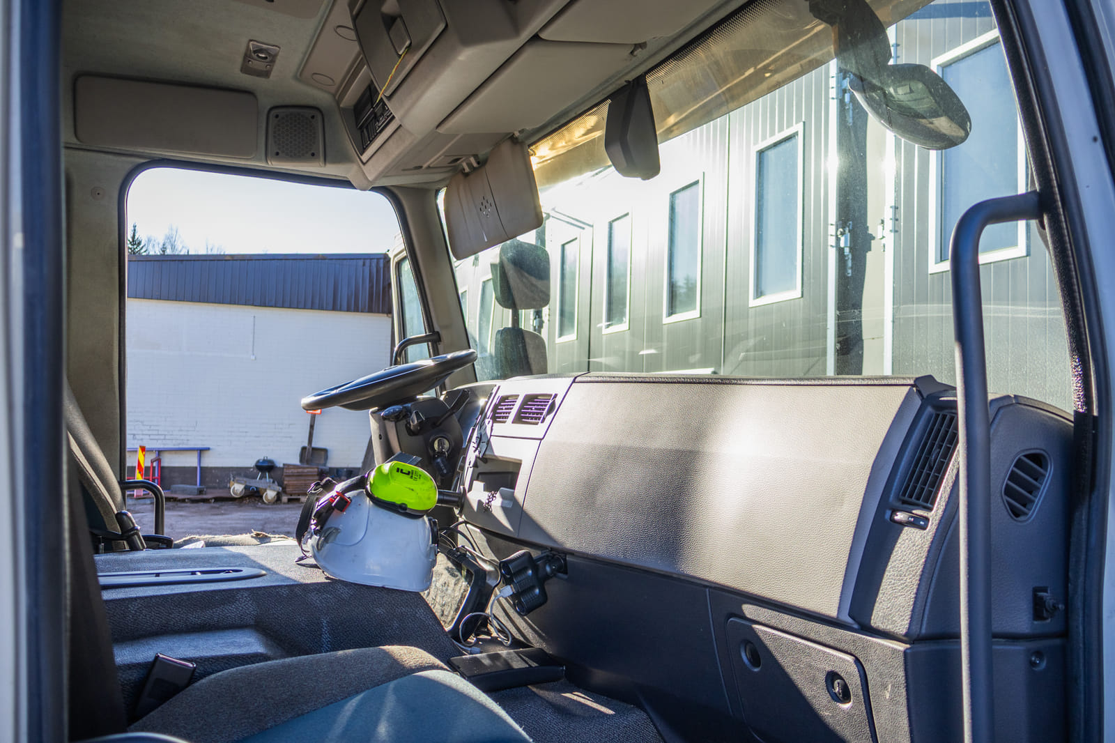 Volvo FE 42 R-D8 (ENB-426). MPT-Jakelu Oy konkurssipesä (2680888-4)