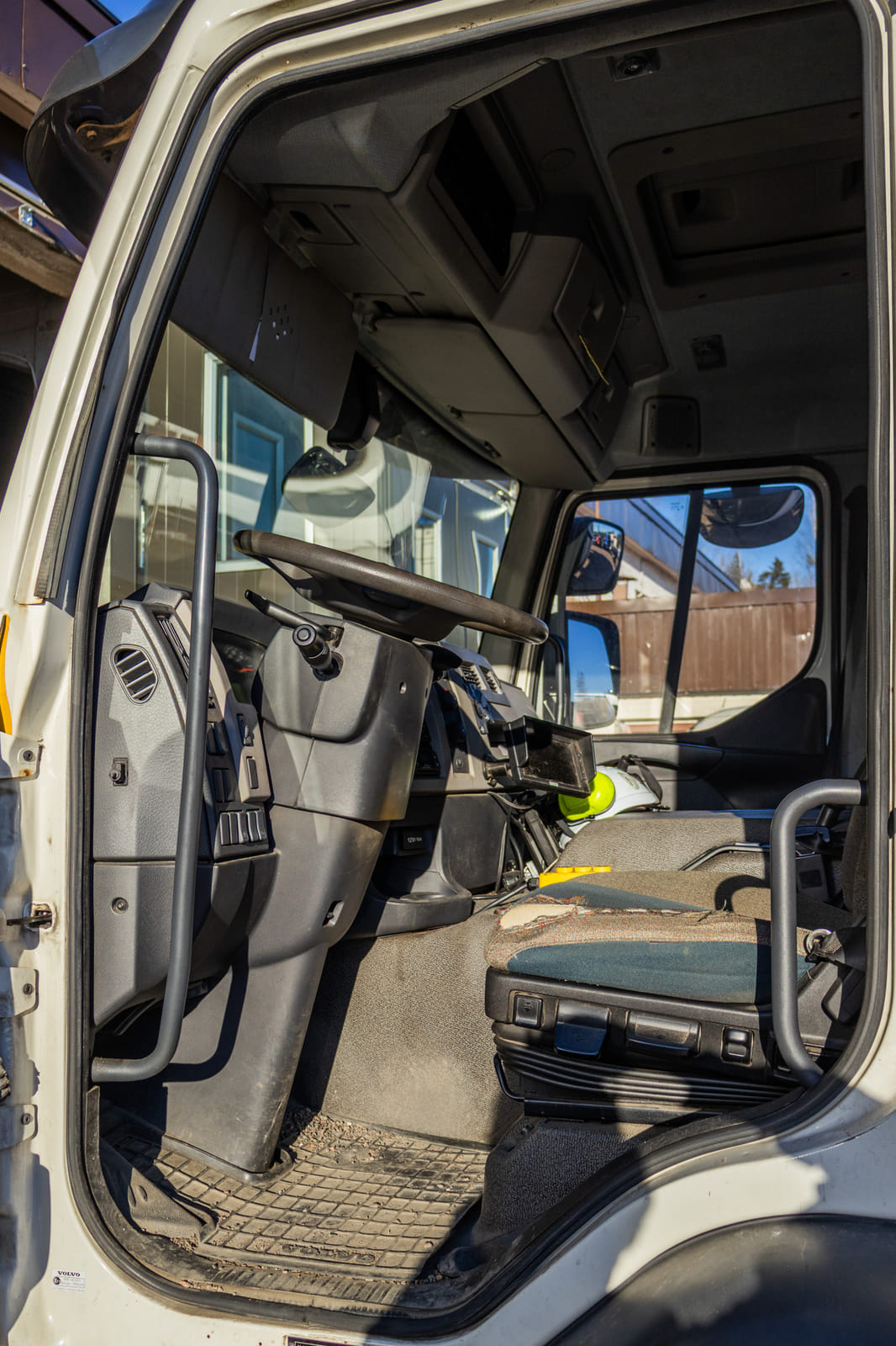 Volvo FE 42 R-D8 (ENB-426). MPT-Jakelu Oy konkurssipesä (2680888-4)