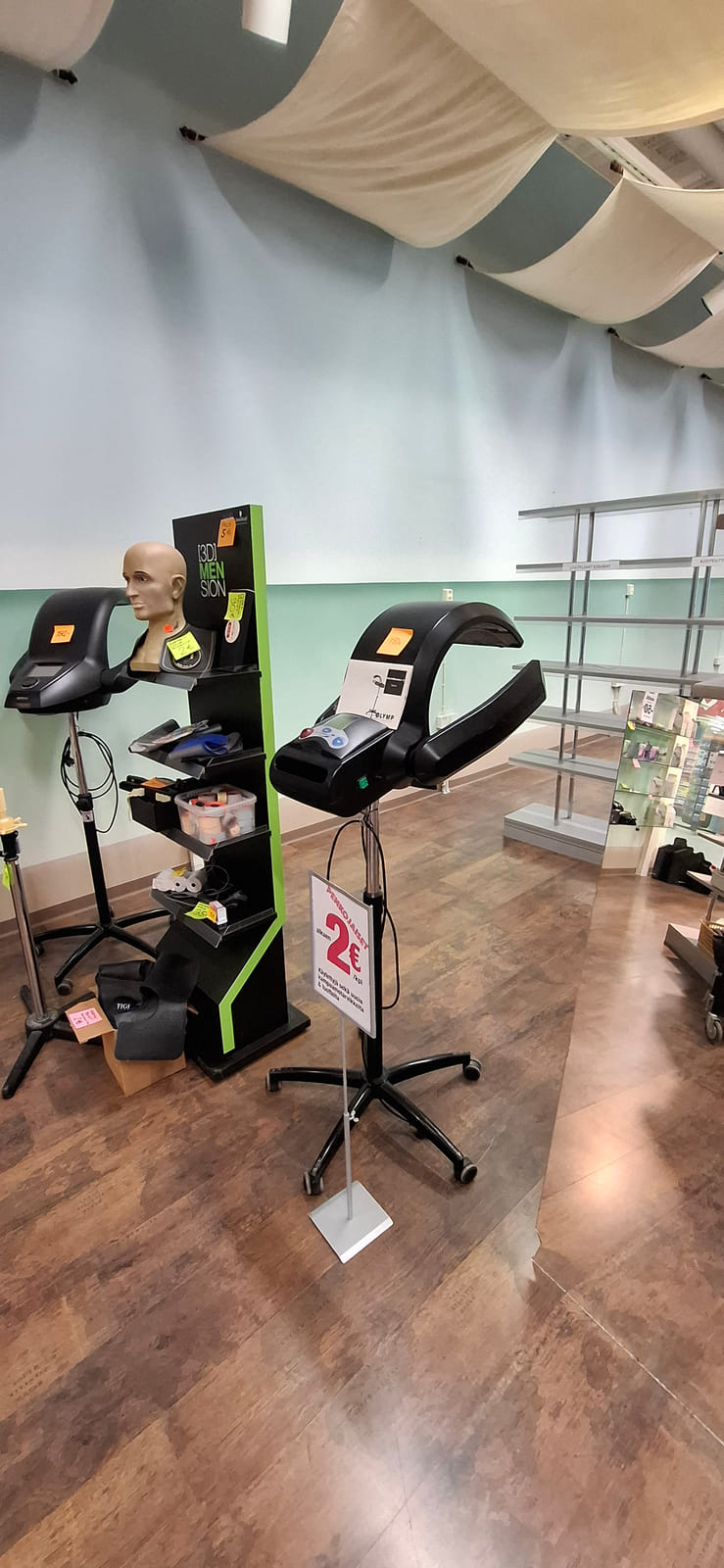 Parturikampaamon loppuirtaimisto . Hiustropiikki Oy 1024660-2 konkurssipesä