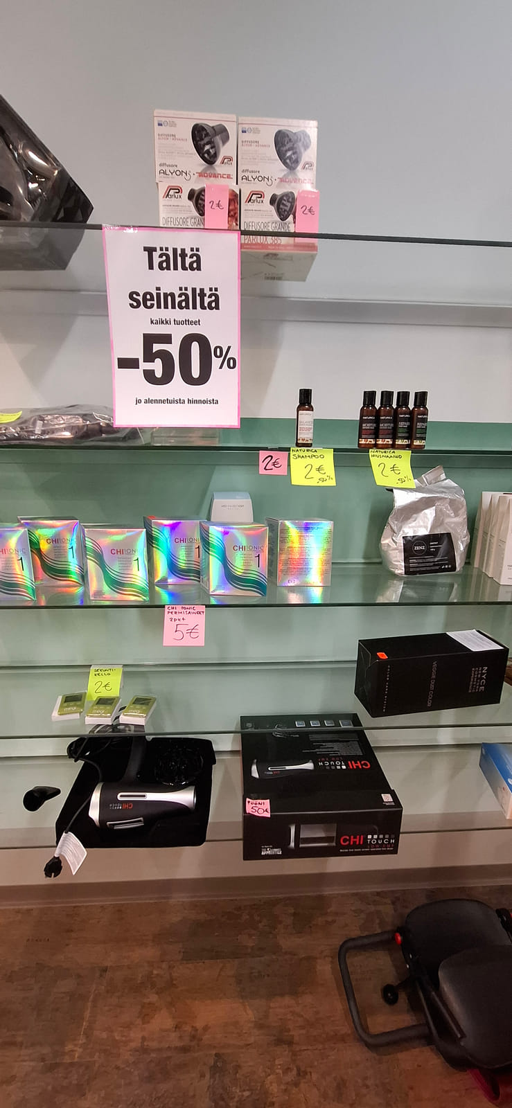 Parturikampaamon loppuirtaimisto . Hiustropiikki Oy 1024660-2 konkurssipesä