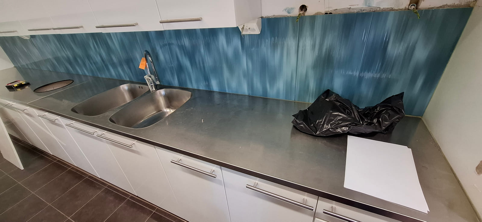 Parturikampaamon loppuirtaimisto . Hiustropiikki Oy 1024660-2 konkurssipesä
