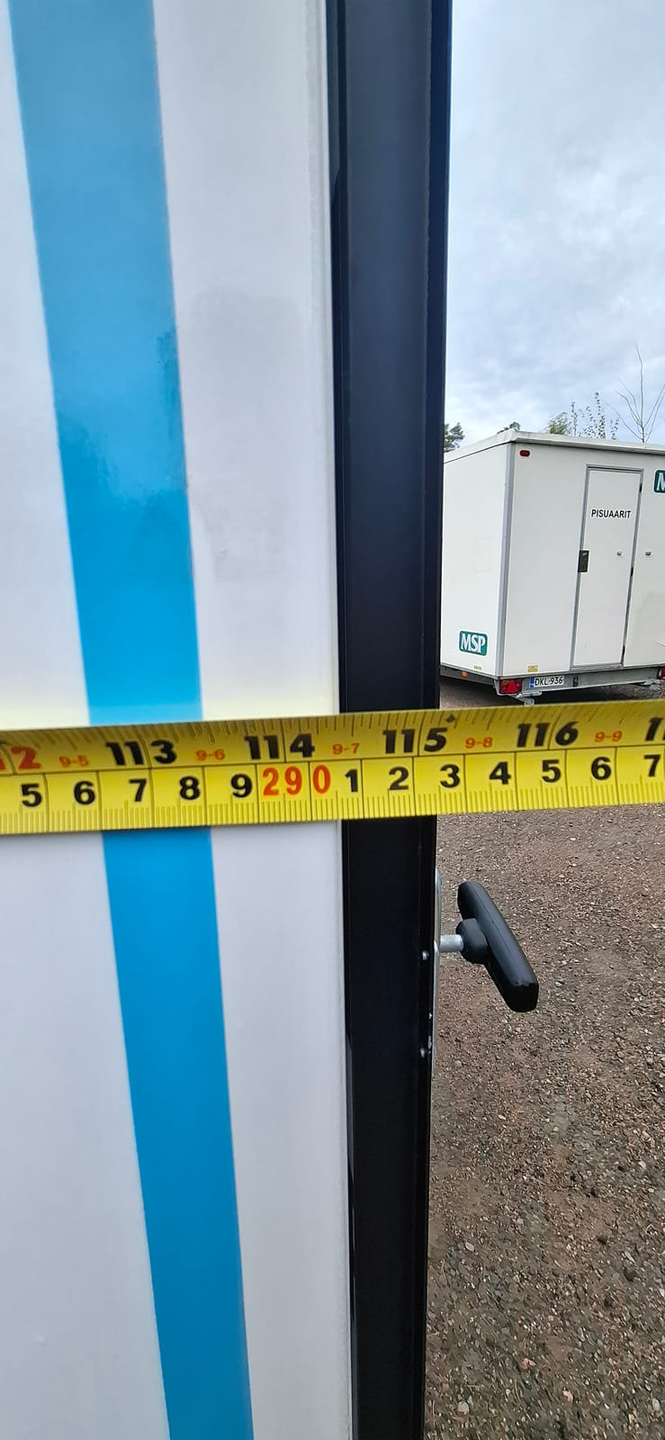 Top box- siirrettövä myyntikoju. BDB Finland Oy konkurssipesä 3426528-5