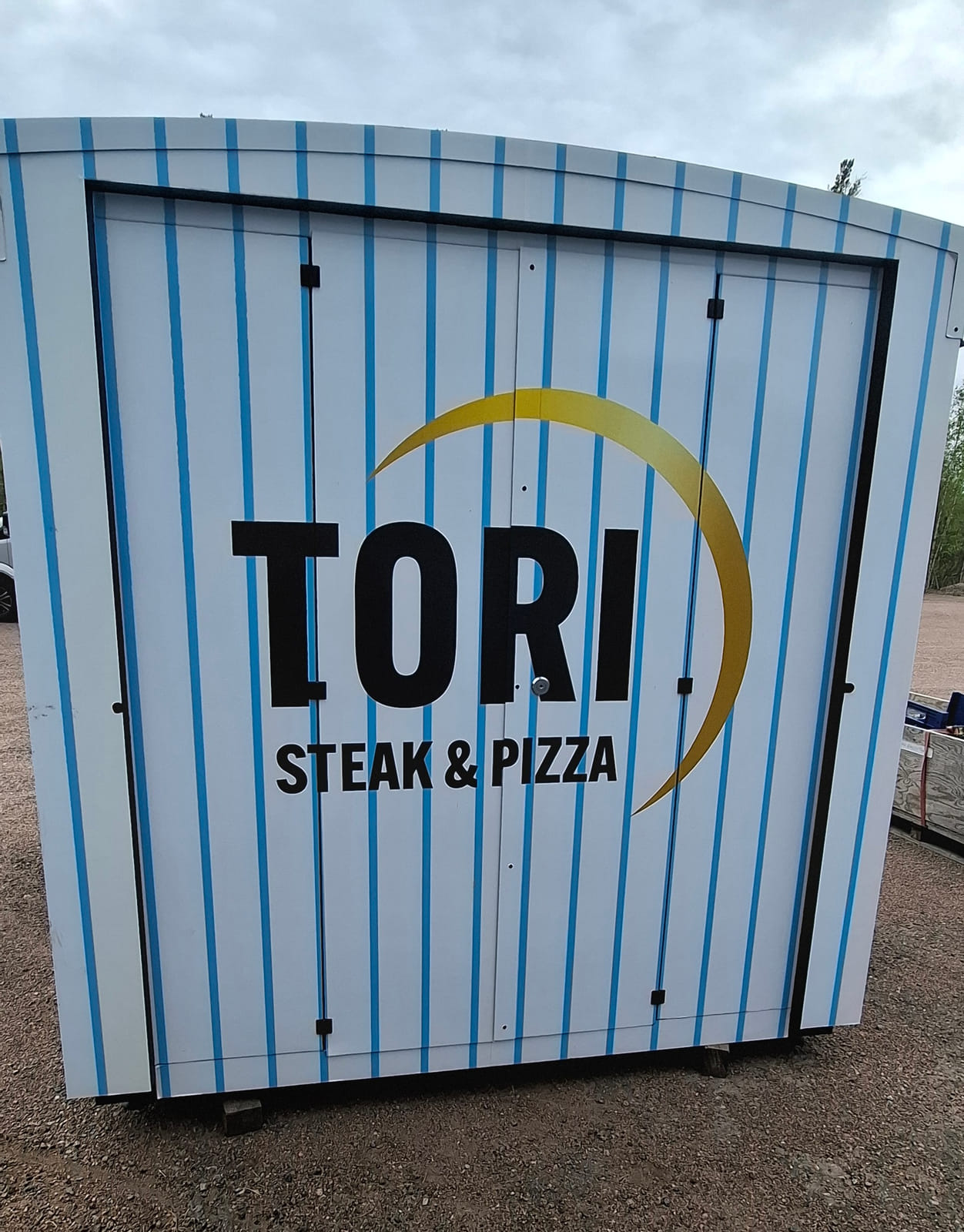 Top box- siirrettövä myyntikoju. BDB Finland Oy konkurssipesä 3426528-5