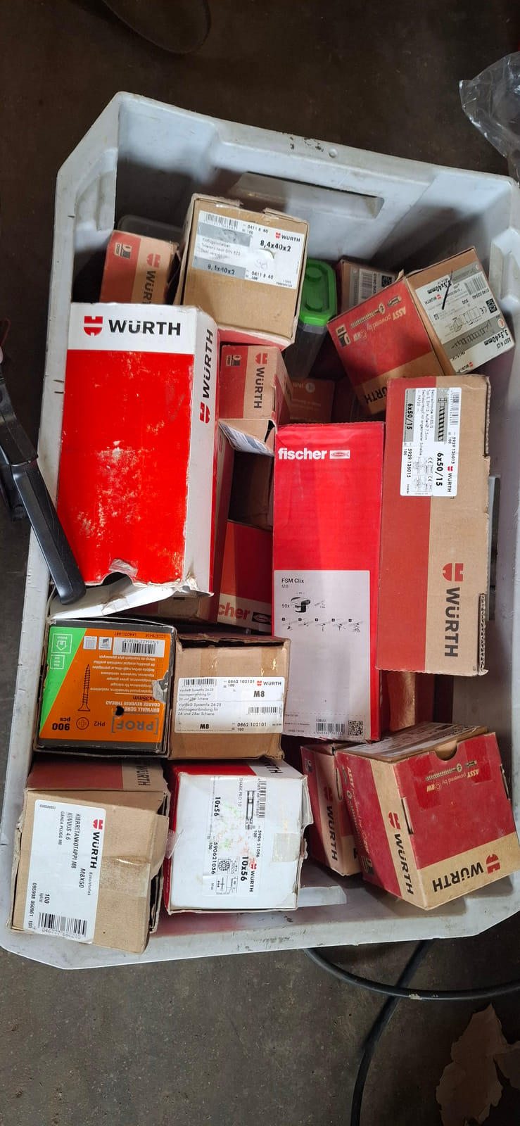 Ruuvit ja työjalukassi. LVI Levin Vetta Oy (3262886-3) konkurssipesä