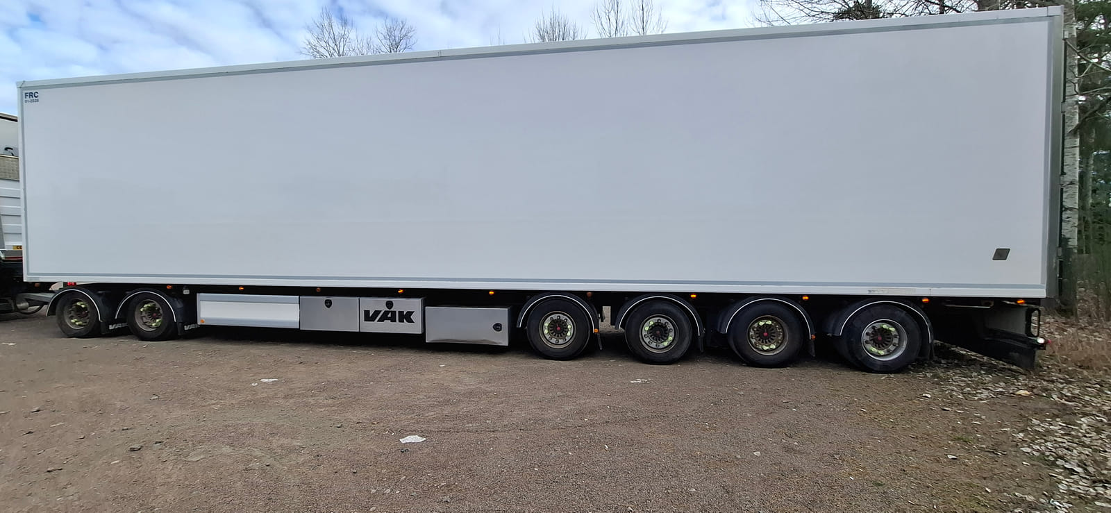 VAK kylmäperävaunu + Thermo King kylmäkone. MPT-Jakelu Oy konkurssipesä (2680888-4)