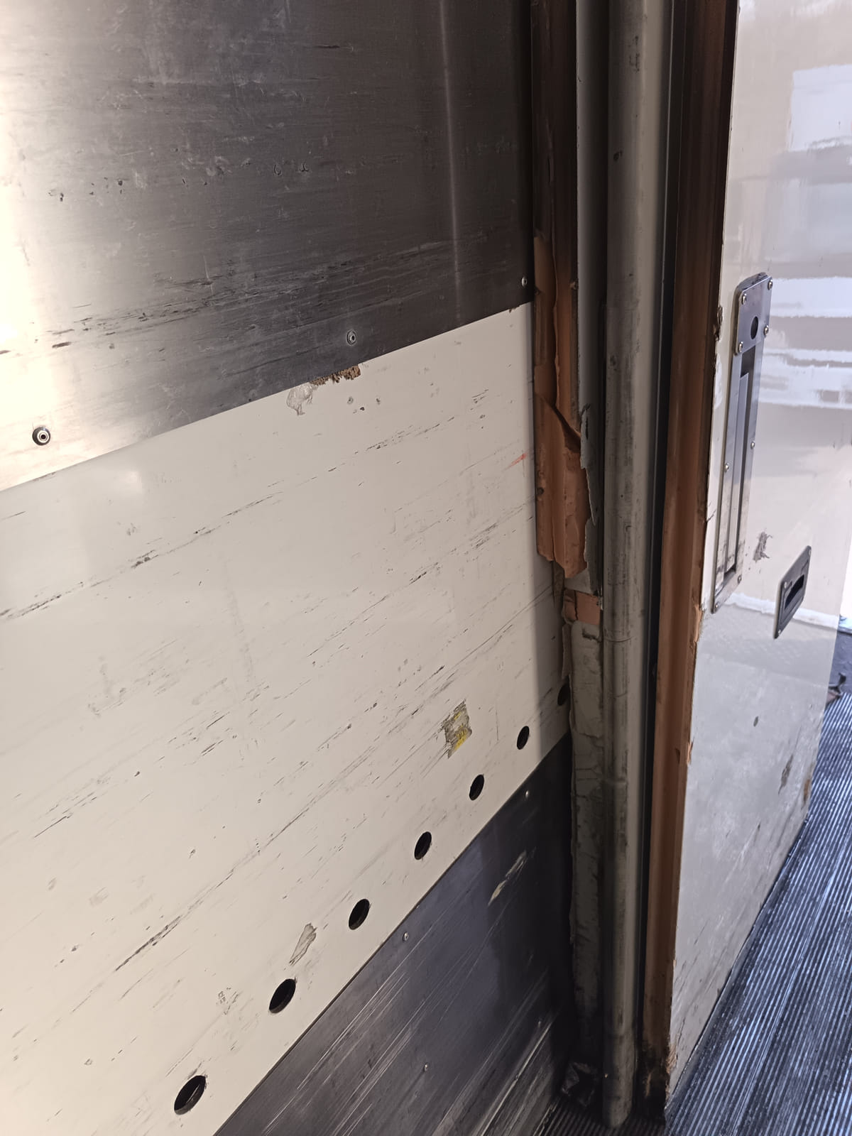 VAK kylmäperävaunu + Thermo King kylmäkone. MPT-Jakelu Oy konkurssipesä (2680888-4)