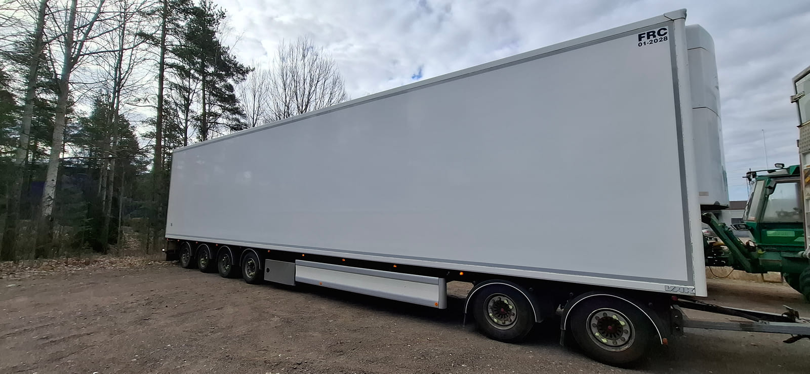 VAK kylmäperävaunu + Thermo King kylmäkone. MPT-Jakelu Oy konkurssipesä (2680888-4)