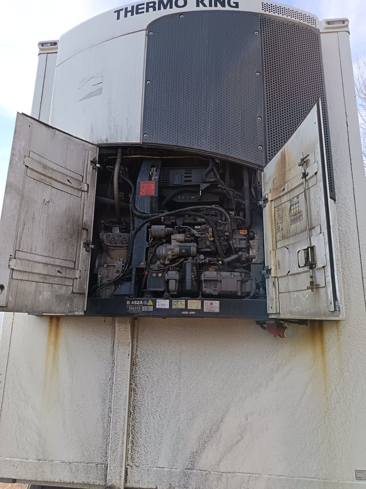 VAK kylmäperävaunu + Thermo King kylmäkone. MPT-Jakelu Oy konkurssipesä (2680888-4)