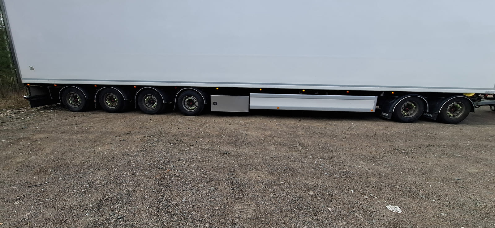 VAK kylmäperävaunu + Thermo King kylmäkone. MPT-Jakelu Oy konkurssipesä (2680888-4)