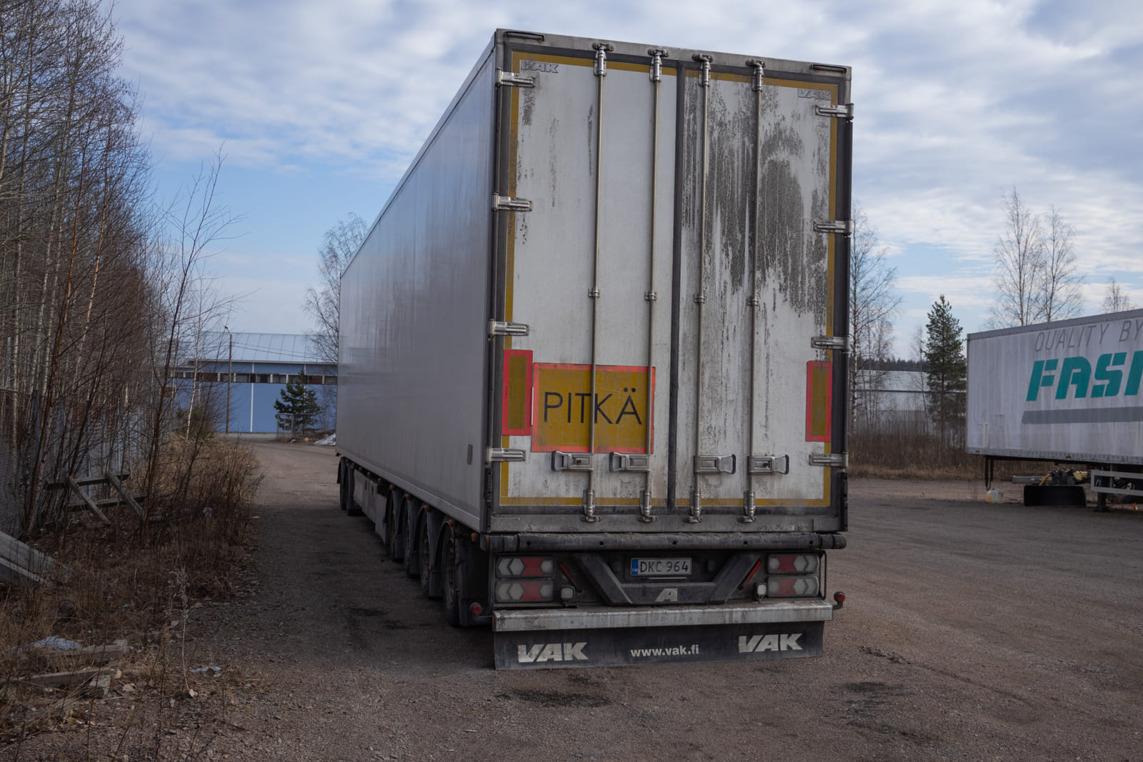 VAK kylmäperävaunu + Thermo King kylmäkone. MPT-Jakelu Oy konkurssipesä (2680888-4)