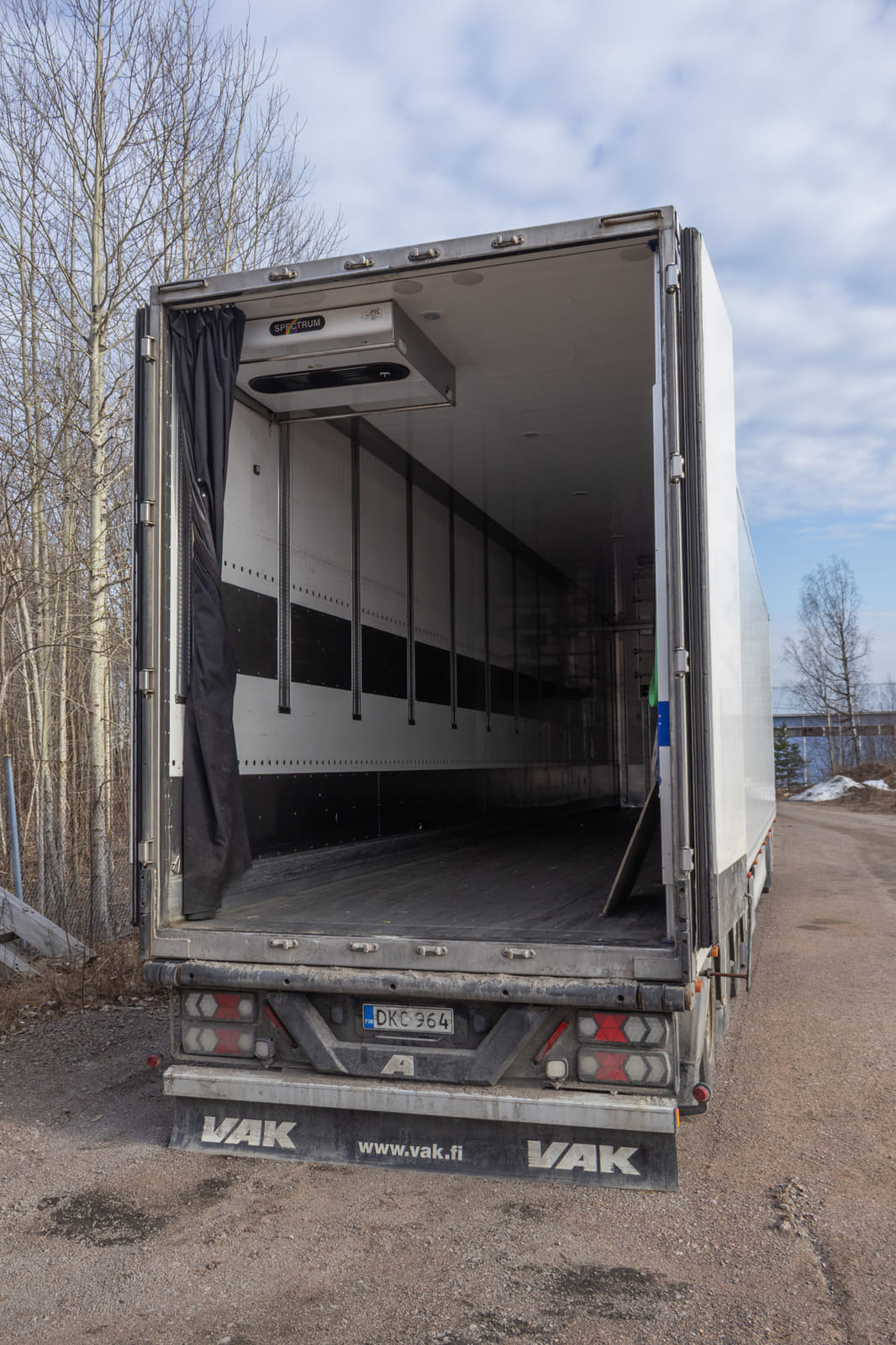 VAK kylmäperävaunu + Thermo King kylmäkone. MPT-Jakelu Oy konkurssipesä (2680888-4)