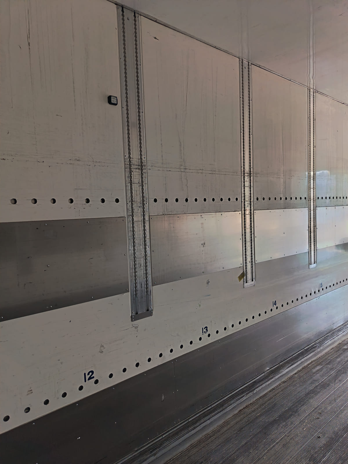 VAK kylmäperävaunu + Thermo King kylmäkone. MPT-Jakelu Oy konkurssipesä (2680888-4)