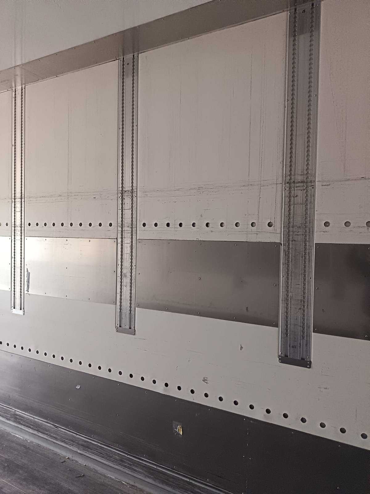 VAK kylmäperävaunu + Thermo King kylmäkone. MPT-Jakelu Oy konkurssipesä (2680888-4)