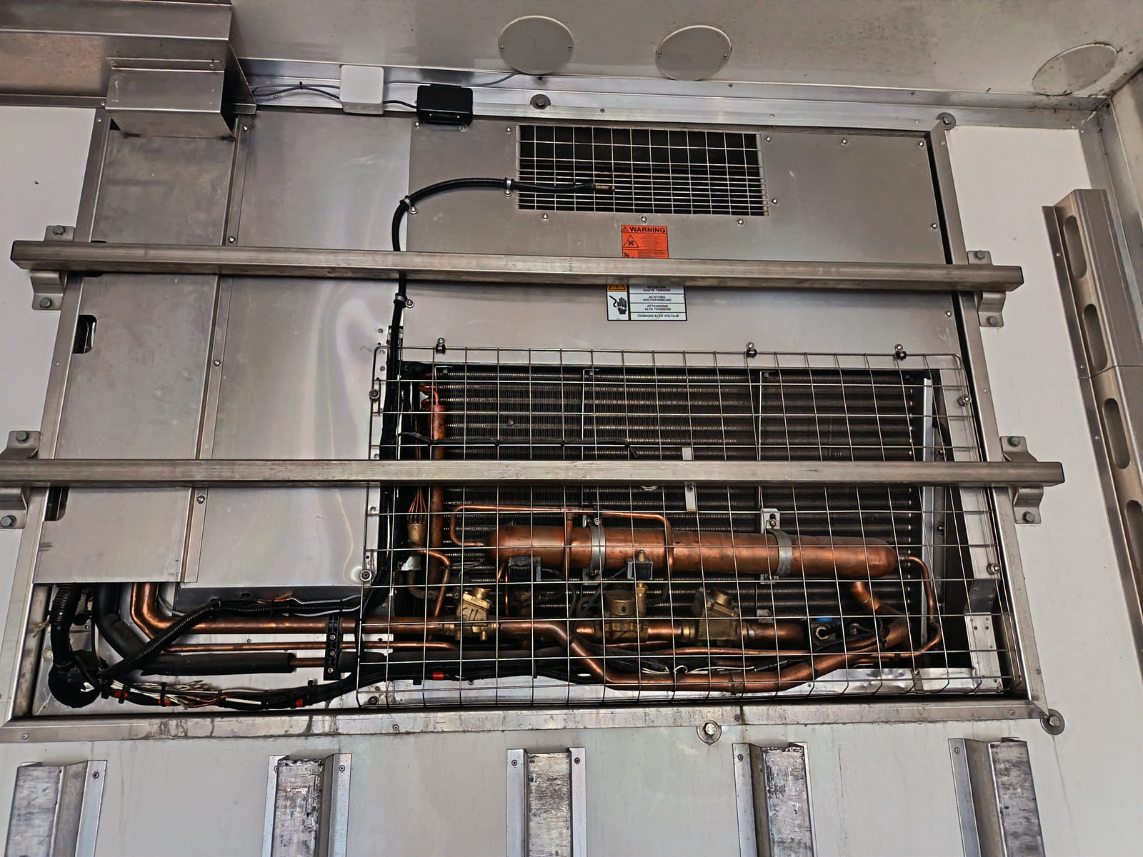 VAK kylmäperävaunu + Thermo King kylmäkone. MPT-Jakelu Oy konkurssipesä (2680888-4)