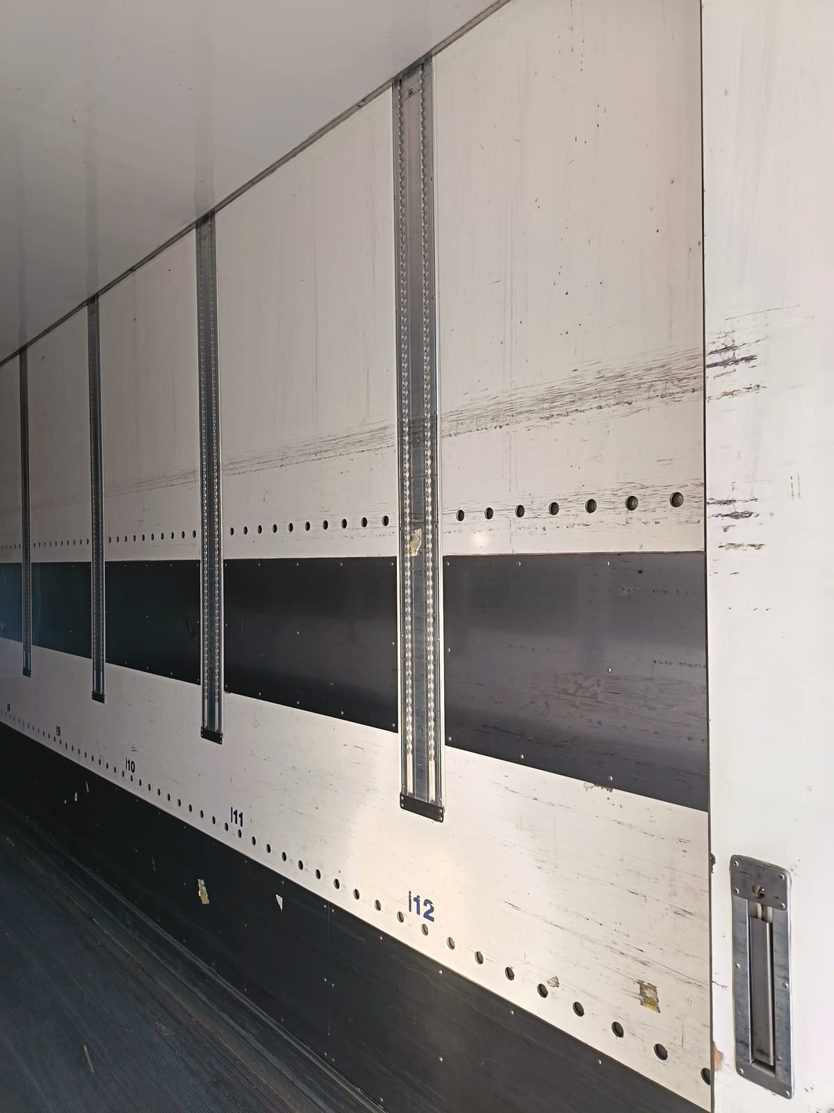 VAK kylmäperävaunu + Thermo King kylmäkone. MPT-Jakelu Oy konkurssipesä (2680888-4)