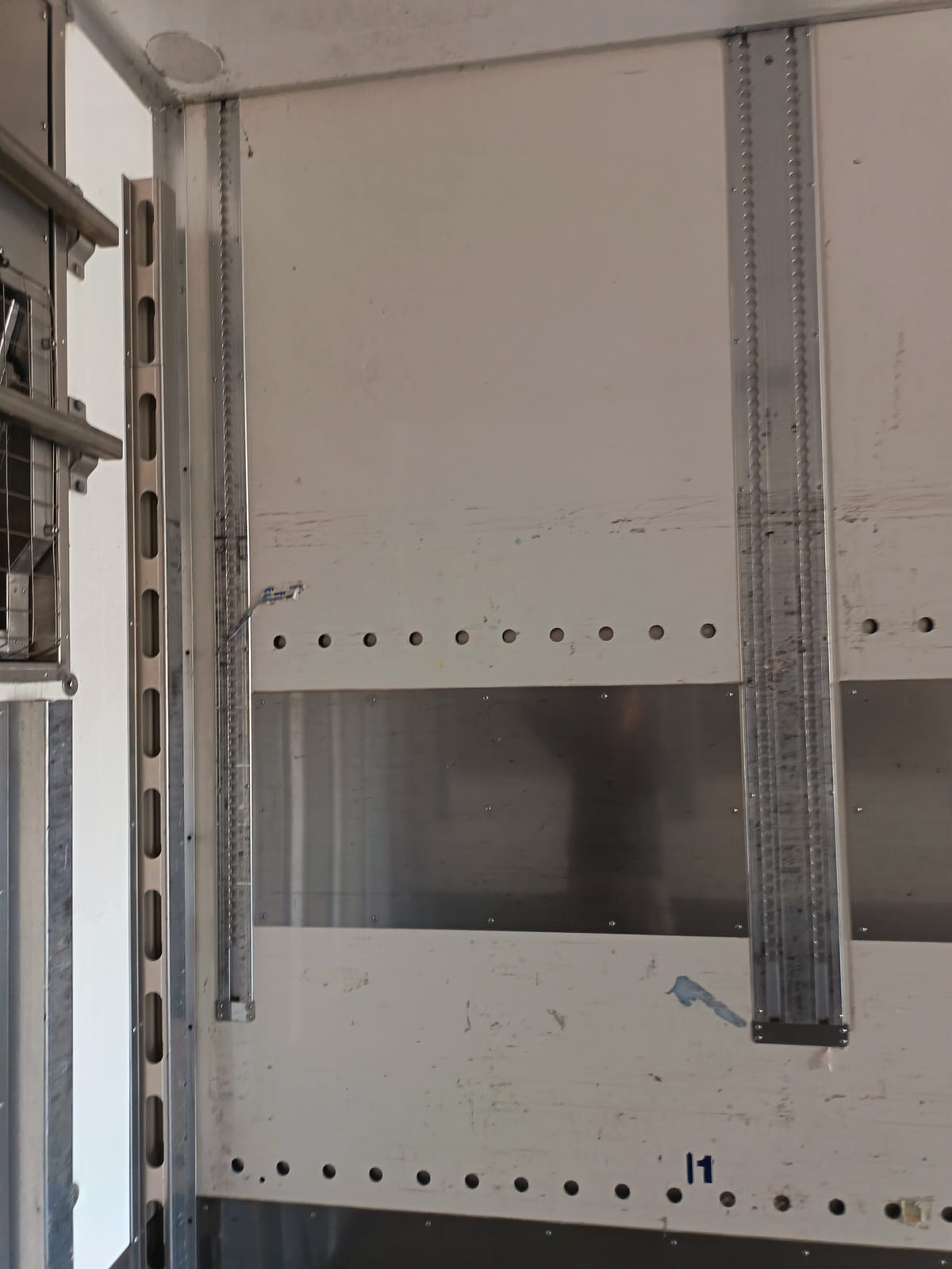 VAK kylmäperävaunu + Thermo King kylmäkone. MPT-Jakelu Oy konkurssipesä (2680888-4)