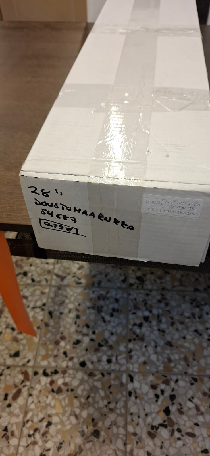 konkurssihuutokaupassa joustohaarukka ja sarvia