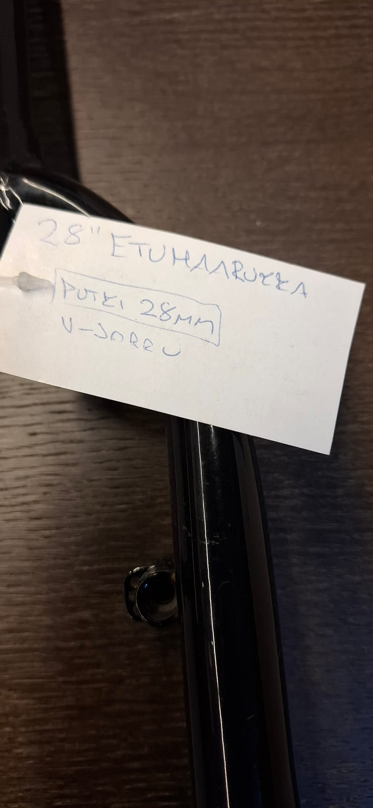 konkurssihuutokaupassa joustohaarukka ja sarvia