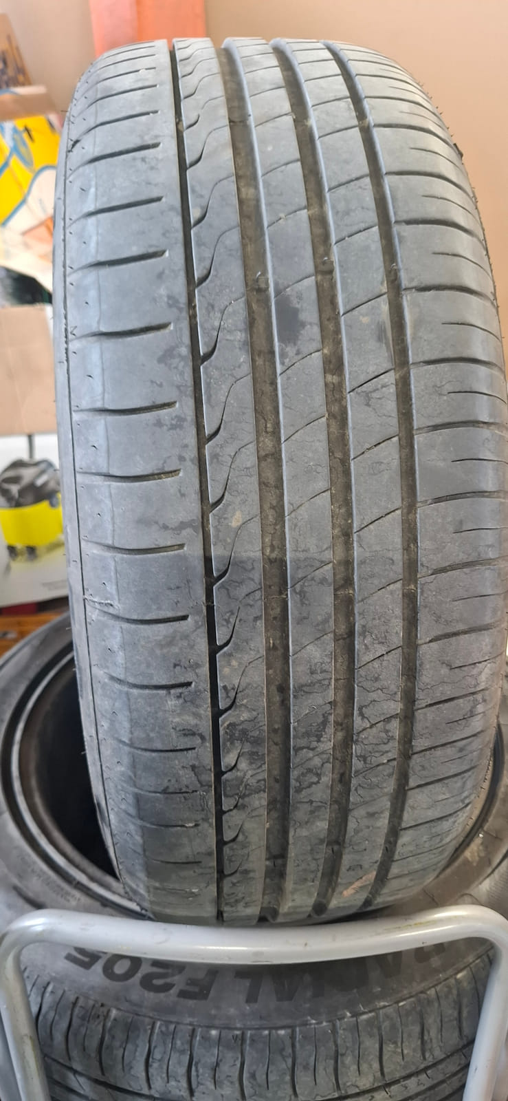 Renkaat alumiinivanteilla. LVI Levin Vetta Oy (3262886-3) konkurssipesä