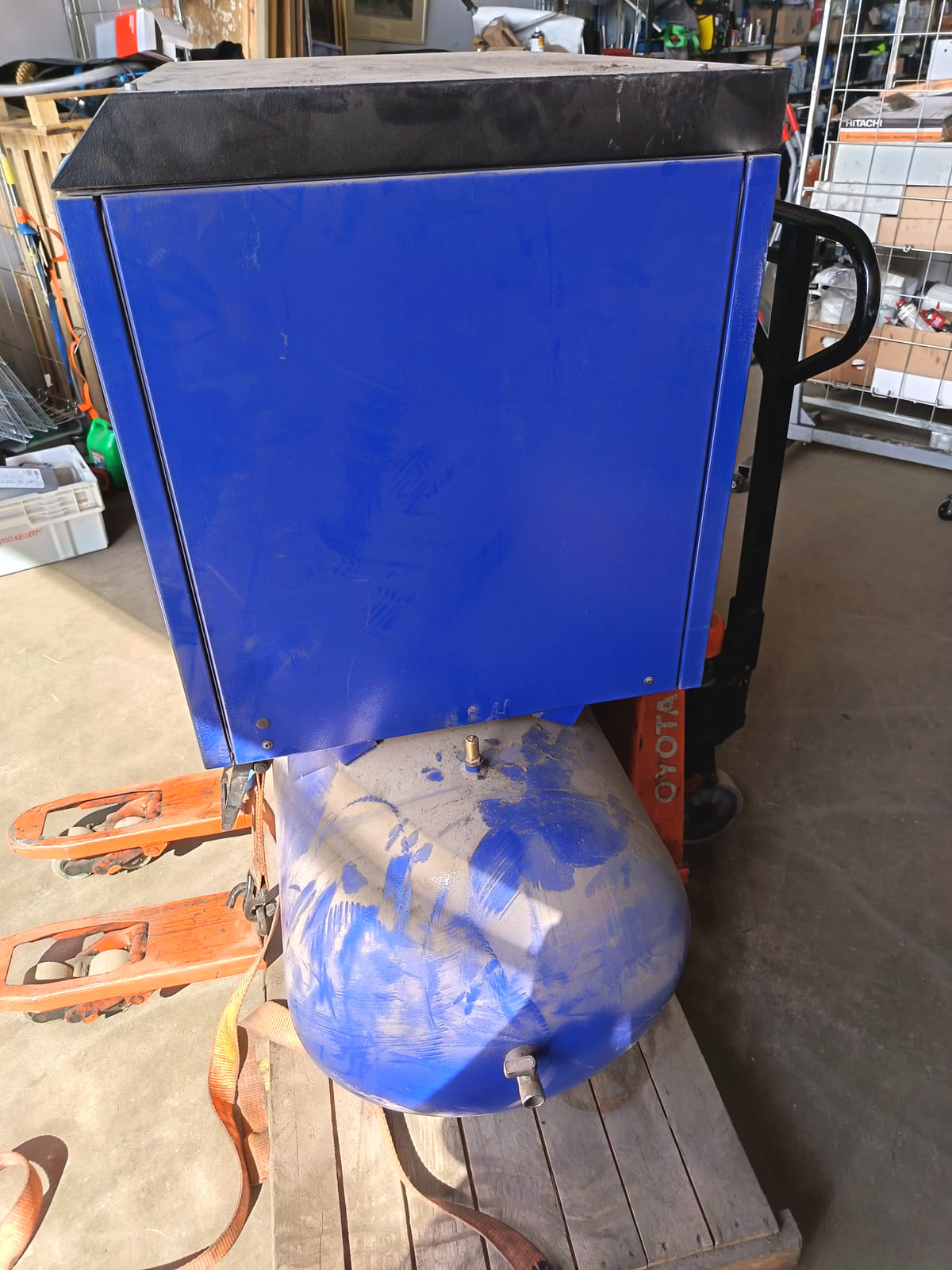 Michelin MCX 958/300 N Silent Piston Compressor. KoHu-Works Oy (3127463-7) konkurssipesä