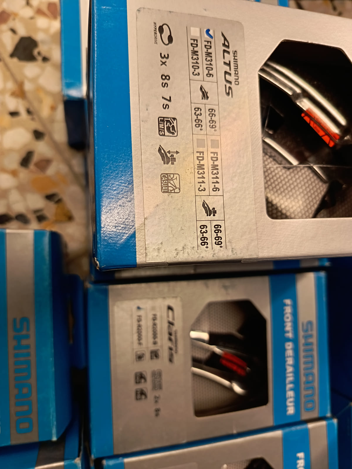 konkurssihuutokaupassa Erä Shimano-polkupyörän osia – jarrulevyt, vaihtajat, vaihdevivut ja rataspakat. Esa T Tiainen Oy Oy (2820807-3) konkurssipesä