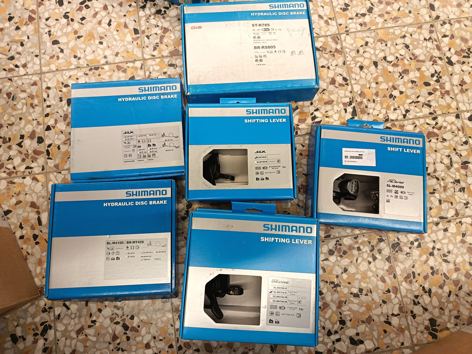 konkurssihuutokaupassa Erä Shimano-polkupyörän osia – jarrulevyt, vaihtajat, vaihdevivut ja rataspakat. Esa T Tiainen Oy Oy (2820807-3) konkurssipesä