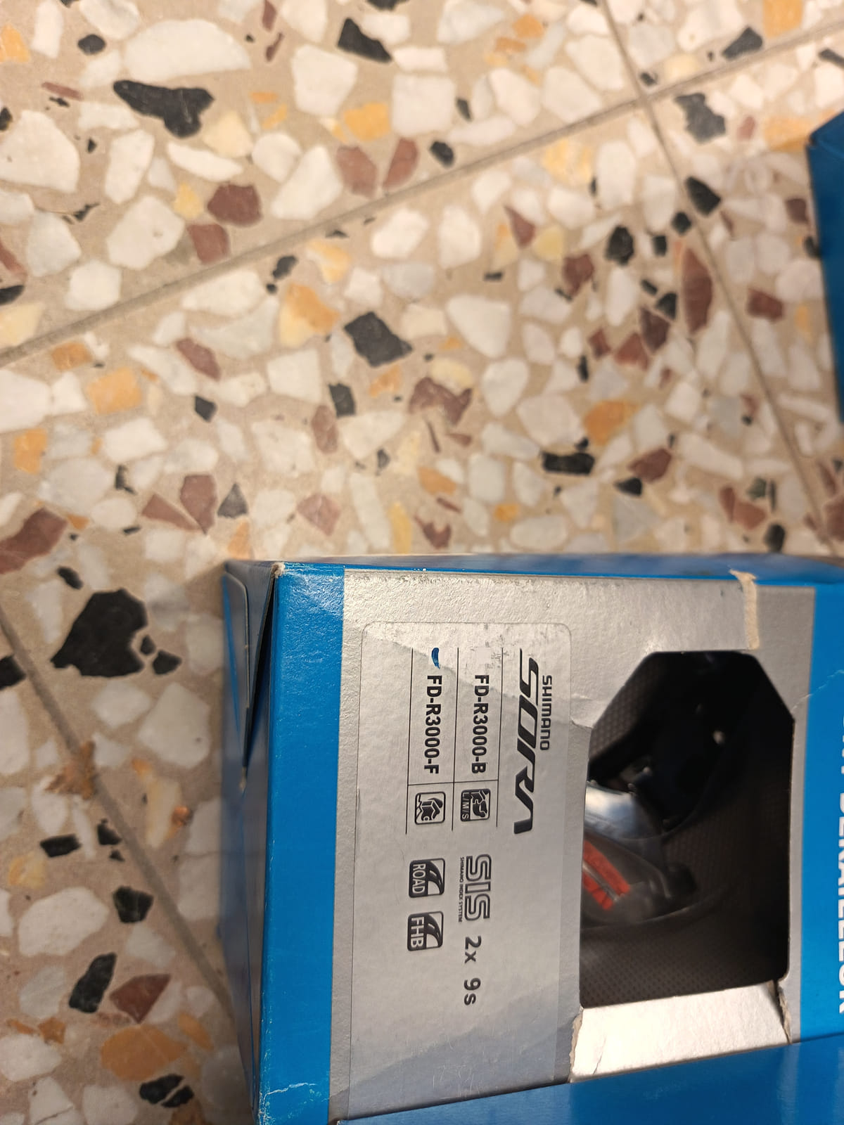 konkurssihuutokaupassa Erä Shimano-polkupyörän osia – jarrulevyt, vaihtajat, vaihdevivut ja rataspakat. Esa T Tiainen Oy Oy (2820807-3) konkurssipesä
