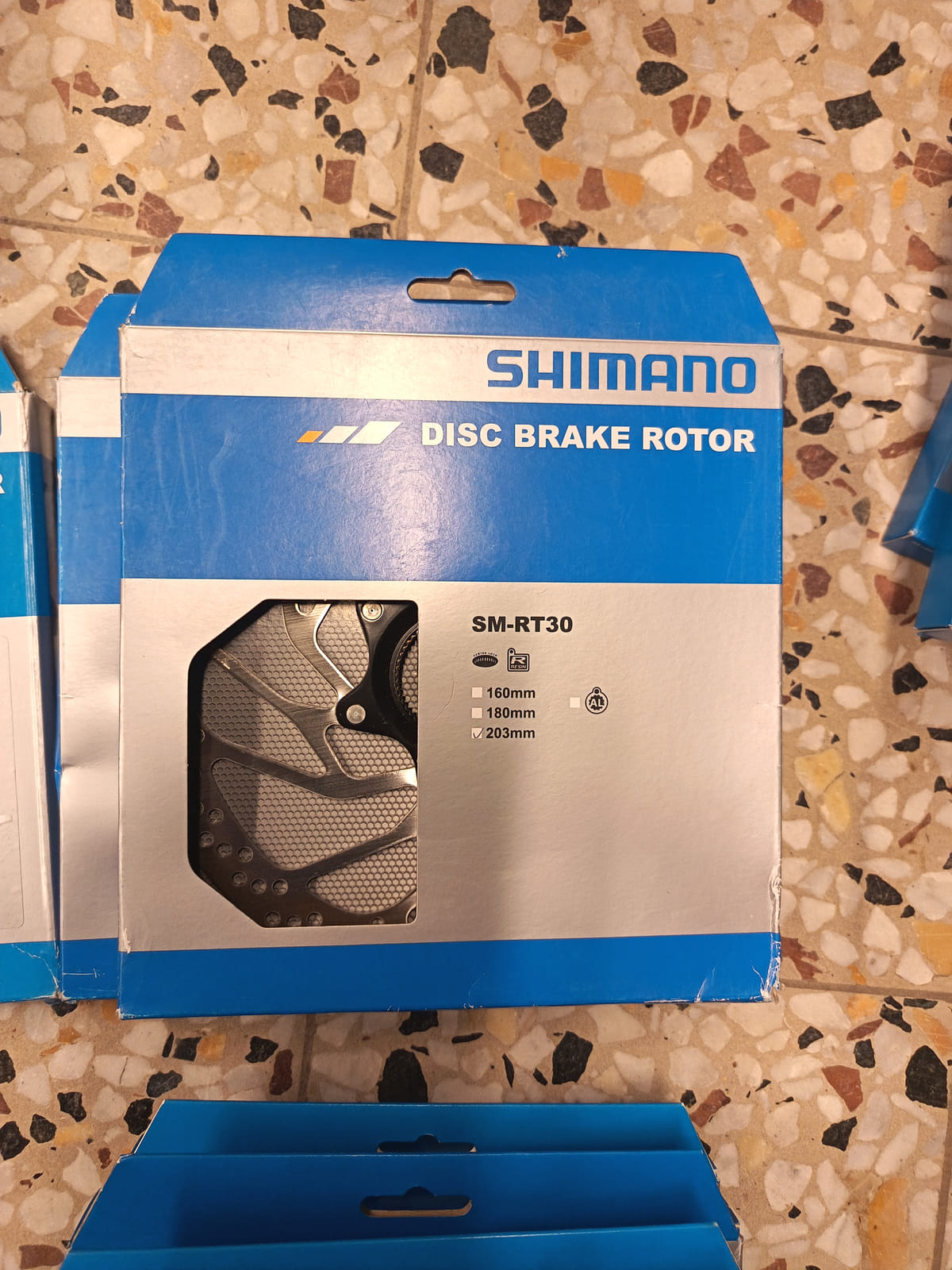 konkurssihuutokaupassa Erä Shimano-polkupyörän osia – jarrulevyt, vaihtajat, vaihdevivut ja rataspakat. Esa T Tiainen Oy Oy (2820807-3) konkurssipesä