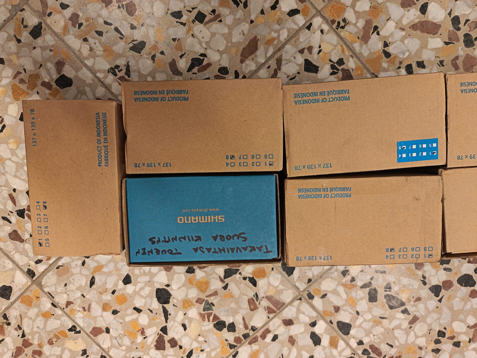 konkurssihuutokaupassa Erä Shimano-polkupyörän osia – jarrulevyt, vaihtajat, vaihdevivut ja rataspakat. Esa T Tiainen Oy Oy (2820807-3) konkurssipesä