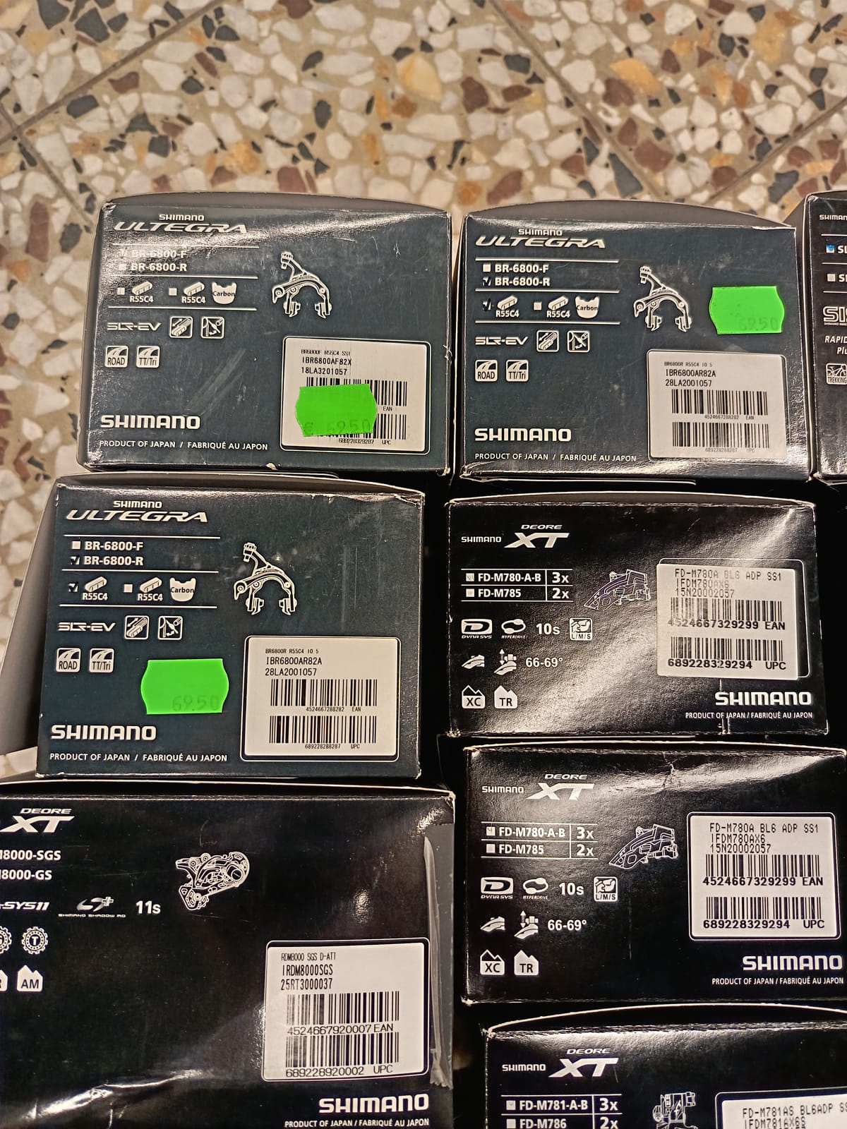 konkurssihuutokaupassa Erä Shimano-polkupyörän osia – jarrulevyt, vaihtajat, vaihdevivut ja rataspakat. Esa T Tiainen Oy Oy (2820807-3) konkurssipesä