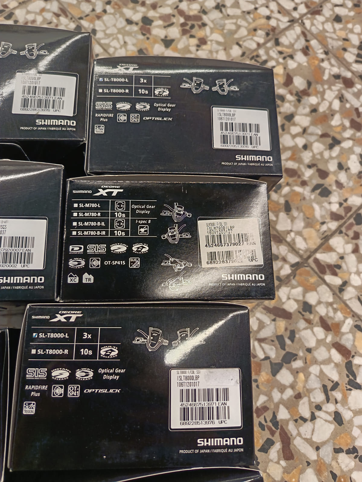 konkurssihuutokaupassa Erä Shimano-polkupyörän osia – jarrulevyt, vaihtajat, vaihdevivut ja rataspakat. Esa T Tiainen Oy Oy (2820807-3) konkurssipesä