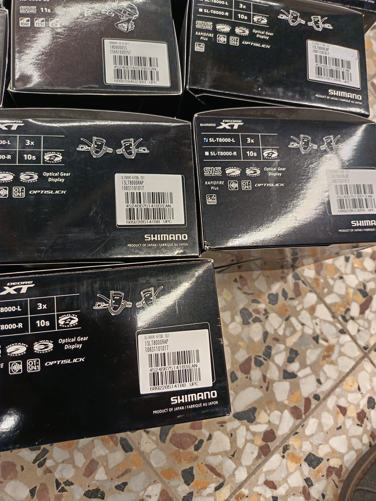 konkurssihuutokaupassa Erä Shimano-polkupyörän osia – jarrulevyt, vaihtajat, vaihdevivut ja rataspakat. Esa T Tiainen Oy Oy (2820807-3) konkurssipesä