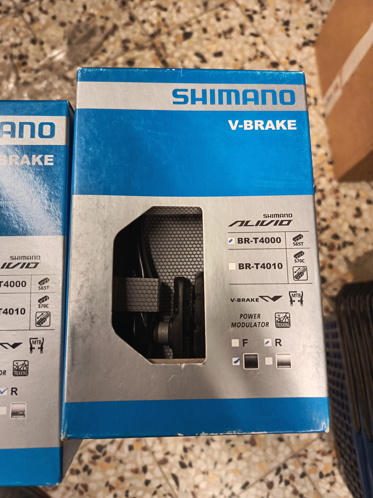 konkurssihuutokaupassa Erä Shimano-polkupyörän osia – jarrulevyt, vaihtajat, vaihdevivut ja rataspakat. Esa T Tiainen Oy Oy (2820807-3) konkurssipesä