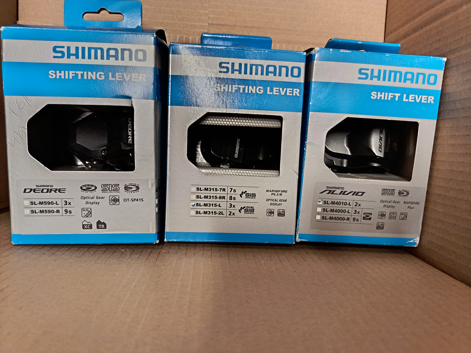 konkurssihuutokaupassa Erä Shimano-polkupyörän osia – jarrulevyt, vaihtajat, vaihdevivut ja rataspakat. Esa T Tiainen Oy Oy (2820807-3) konkurssipesä