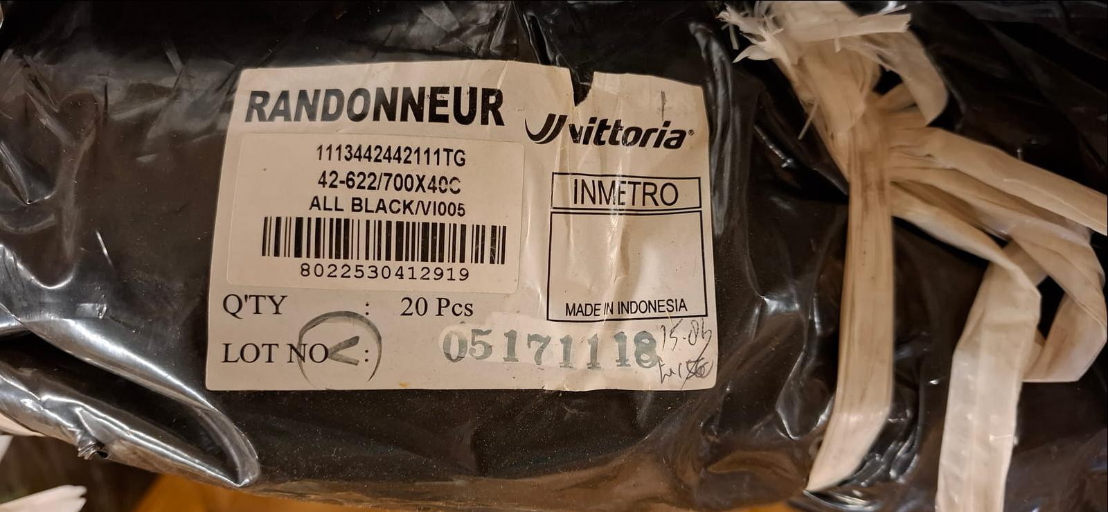 konkurssihuutokaupassa Polkupyörän renkaita.