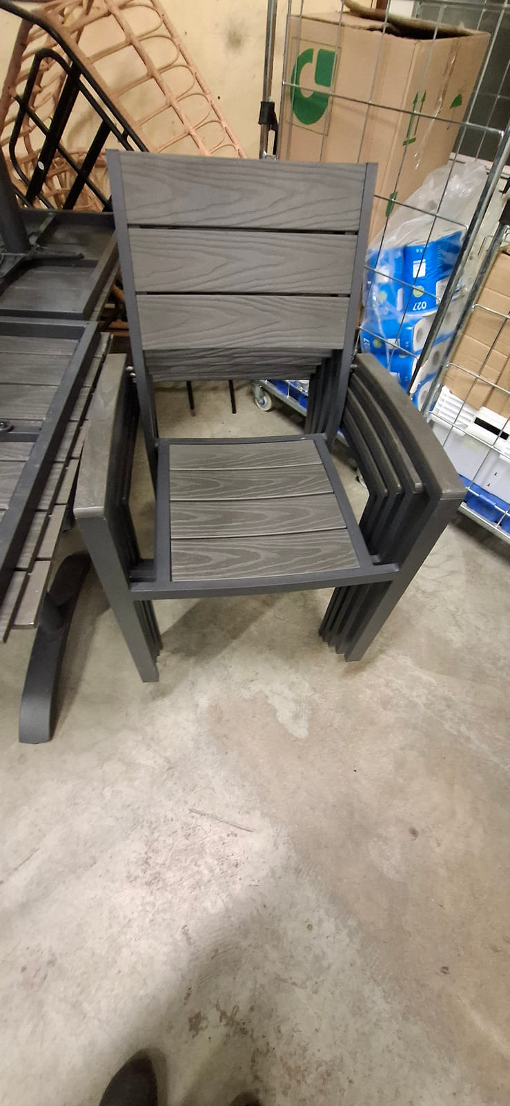 Terassikalusteet. DBD Finland Oy konkurssipesä 3426528-5