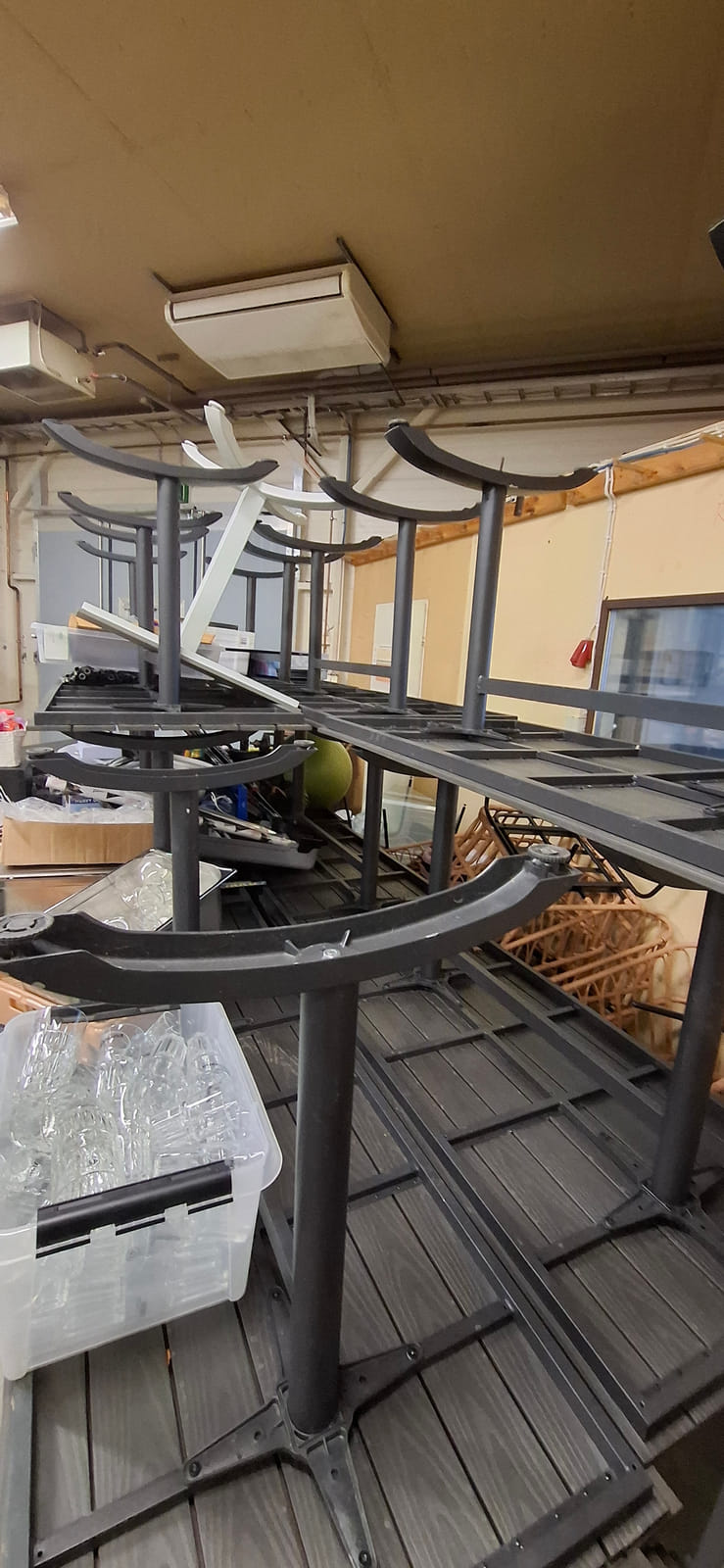 Terassikalusteet. DBD Finland Oy konkurssipesä 3426528-5