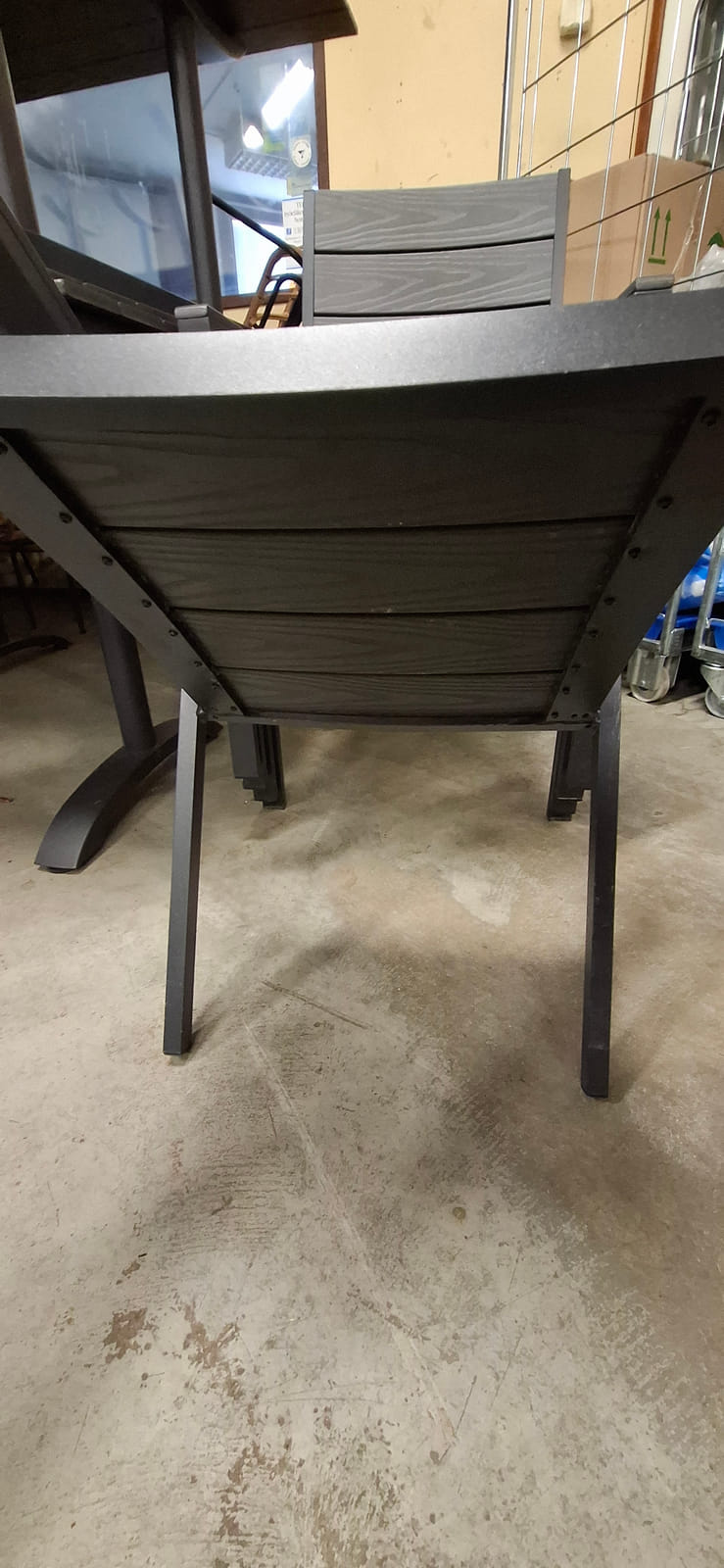 Terassikalusteet. DBD Finland Oy konkurssipesä 3426528-5