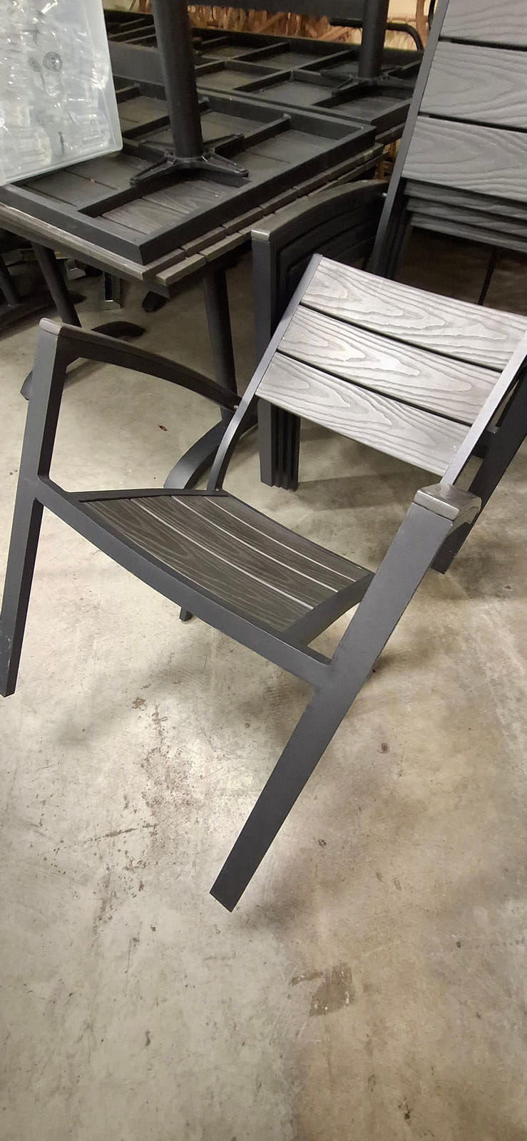 Terassikalusteet. DBD Finland Oy konkurssipesä 3426528-5