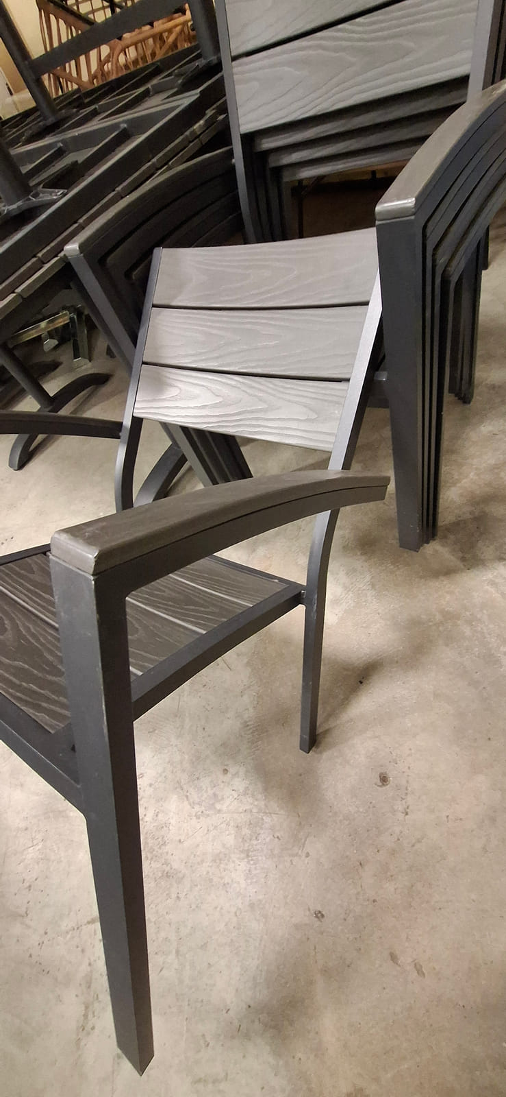 Terassikalusteet. DBD Finland Oy konkurssipesä 3426528-5